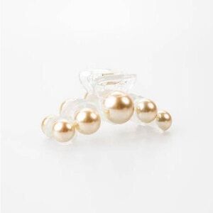 Audrey 3” Pearl Clip